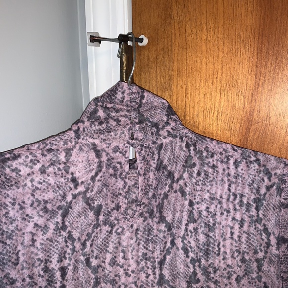 Cinq a Sept Python Turtleneck Sz XS NWOT - Picture 10 of 13